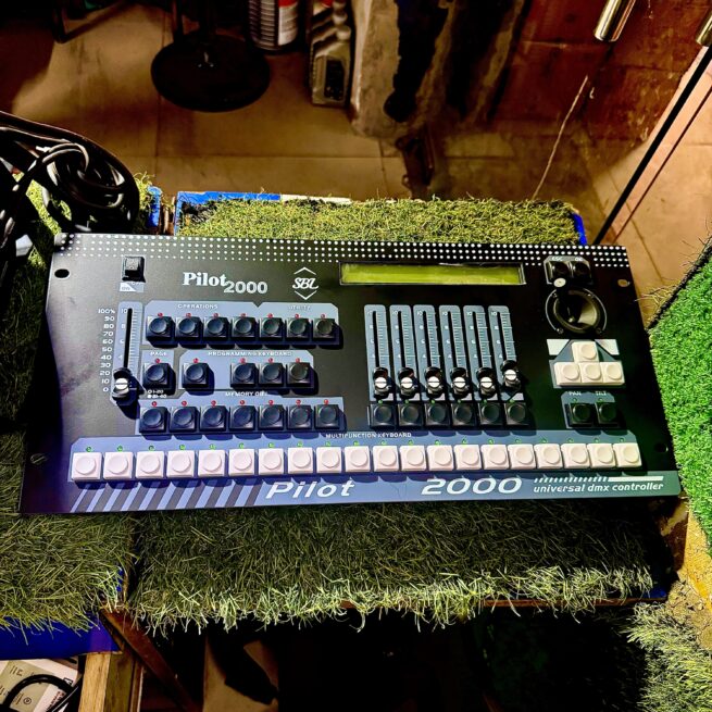 SBL Pilot 2000 Controller LED Professional Stage Lighting sound activated dmx controller DMX Moving Head Control Board Dj Console