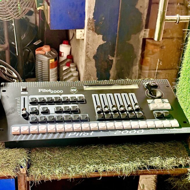 SBL Pilot 2000 Controller LED Professional Stage Lighting sound activated dmx controller DMX Moving Head Control Board Dj Console